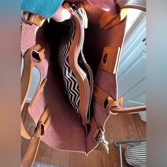 Elegant Tan Faux Leather Tote Bag with Tassel - Picture 3 of 6